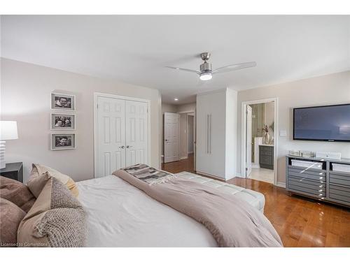 3246 Sharp Road, Burlington, ON - Indoor Photo Showing Bedroom