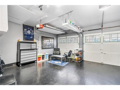 3246 Sharp Road, Burlington, ON - Indoor Photo Showing Garage