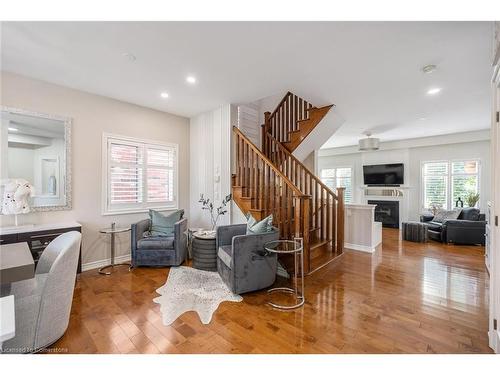 3246 Sharp Road, Burlington, ON - Indoor Photo Showing Living Room