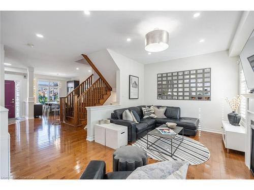 3246 Sharp Road, Burlington, ON - Indoor Photo Showing Living Room