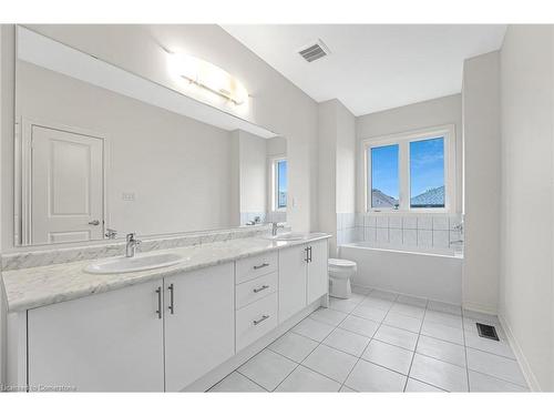 19 Lidstone Street, Cambridge, ON - Indoor Photo Showing Bathroom