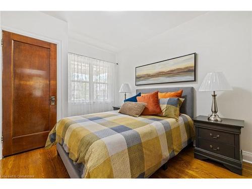 24 Thorndale Street N, Hamilton, ON - Indoor Photo Showing Bedroom