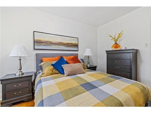 24 Thorndale Street N, Hamilton, ON - Indoor Photo Showing Bedroom