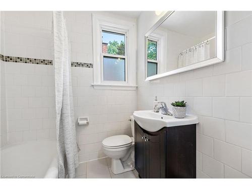 24 Thorndale Street N, Hamilton, ON - Indoor Photo Showing Bathroom