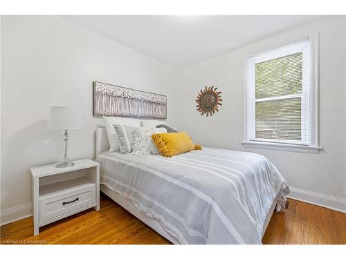 24 Thorndale Street N, Hamilton, ON - Indoor Photo Showing Bedroom