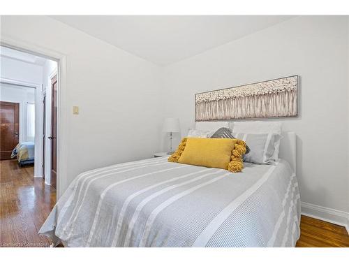 24 Thorndale Street N, Hamilton, ON - Indoor Photo Showing Bedroom