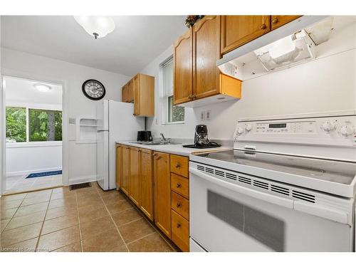 24 Thorndale Street N, Hamilton, ON - Indoor Photo Showing Kitchen