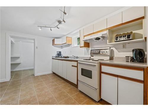 24 Thorndale Street N, Hamilton, ON - Indoor Photo Showing Kitchen