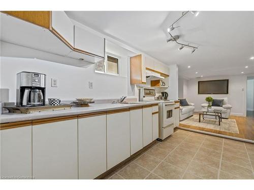 24 Thorndale Street N, Hamilton, ON - Indoor Photo Showing Kitchen