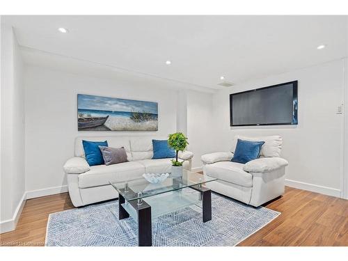 24 Thorndale Street N, Hamilton, ON - Indoor Photo Showing Living Room