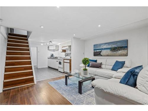 24 Thorndale Street N, Hamilton, ON - Indoor Photo Showing Living Room