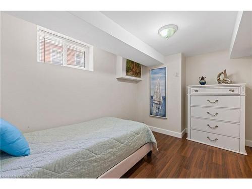 24 Thorndale Street N, Hamilton, ON - Indoor Photo Showing Bedroom