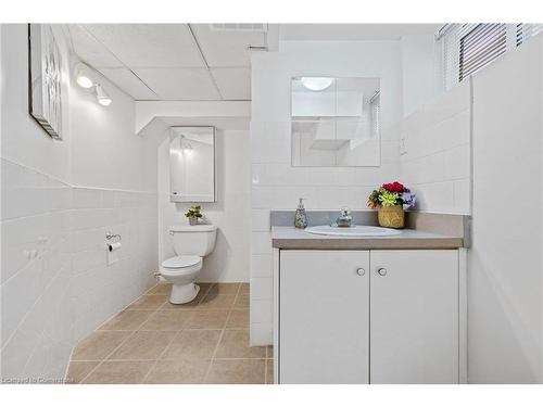 24 Thorndale Street N, Hamilton, ON - Indoor Photo Showing Bathroom