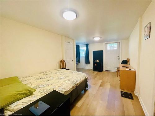 81 Breadalbane Street, Hamilton, ON - Indoor Photo Showing Bedroom