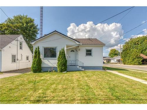 832 Pine Street, Dunnville, ON - Outdoor