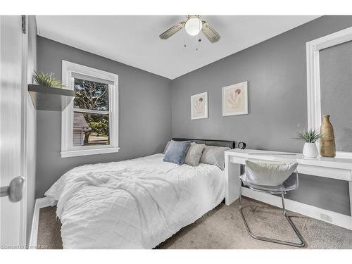 832 Pine Street, Dunnville, ON - Indoor Photo Showing Bedroom