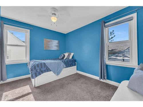 832 Pine Street, Dunnville, ON - Indoor Photo Showing Bedroom