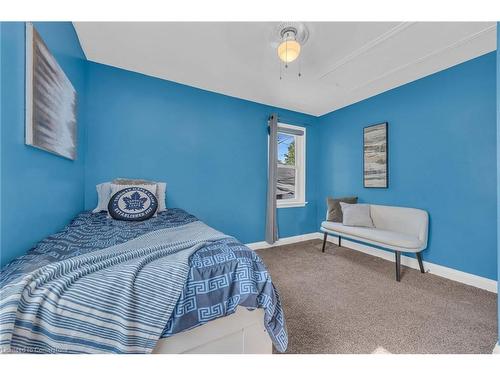 832 Pine Street, Dunnville, ON - Indoor Photo Showing Bedroom