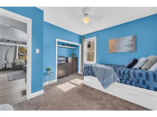 832 Pine Street, Dunnville, ON - Indoor Photo Showing Bedroom