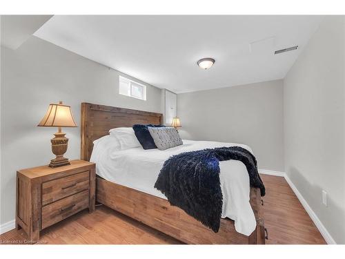 558 Ontario Street, St. Catharines, ON - Indoor Photo Showing Bedroom