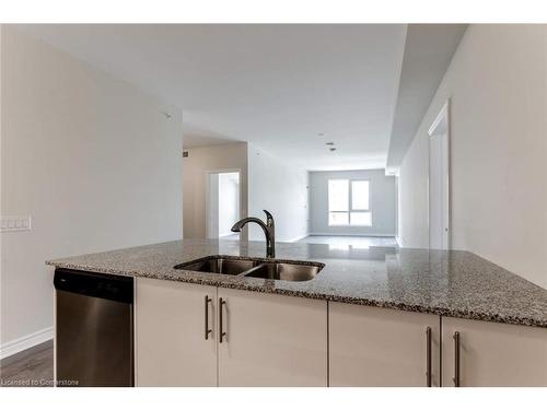 320-150 Oak Park Boulevard, Oakville, ON - Indoor Photo Showing Kitchen With Double Sink With Upgraded Kitchen