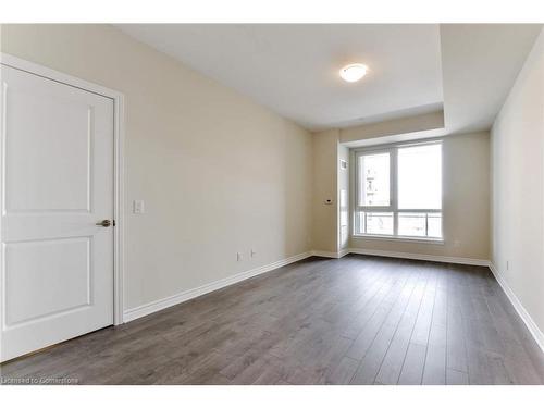 320-150 Oak Park Boulevard, Oakville, ON - Indoor Photo Showing Other Room