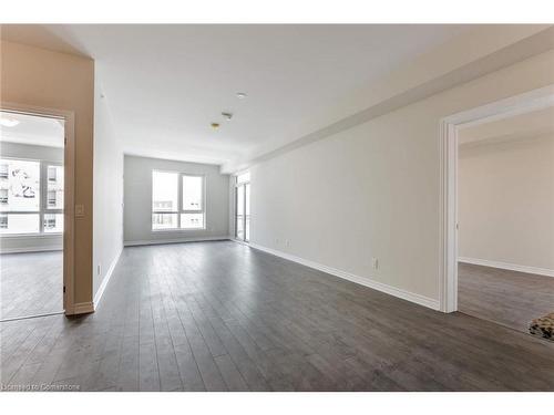 320-150 Oak Park Boulevard, Oakville, ON - Indoor Photo Showing Other Room