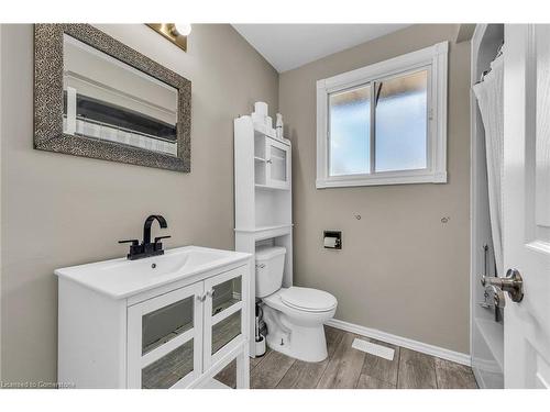 5 Atwood Crescent, Simcoe, ON - Indoor Photo Showing Bathroom