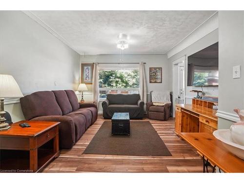 150 Prospect Street N, Hamilton, ON - Indoor Photo Showing Living Room