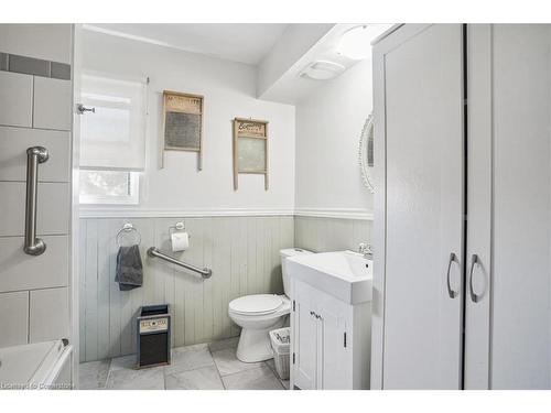 150 Prospect Street N, Hamilton, ON - Indoor Photo Showing Bathroom