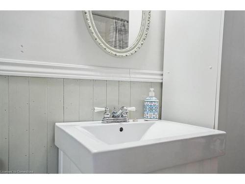 150 Prospect Street N, Hamilton, ON - Indoor Photo Showing Bathroom