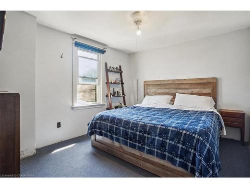 150 Prospect Street N, Hamilton, ON - Indoor Photo Showing Bedroom