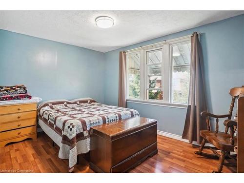 150 Prospect Street N, Hamilton, ON - Indoor Photo Showing Bedroom