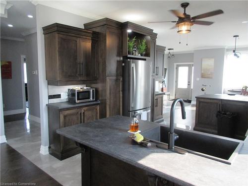 1163 Kohler Road, Cayuga, ON - Indoor Photo Showing Kitchen With Upgraded Kitchen