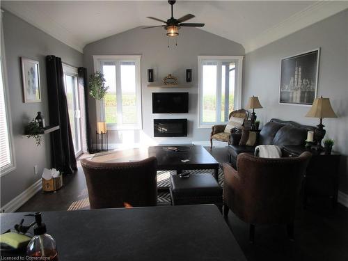 1163 Kohler Road, Cayuga, ON - Indoor Photo Showing Living Room