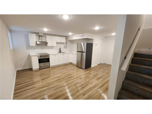 4-30 Stirton Street, Hamilton, ON - Indoor Photo Showing Kitchen