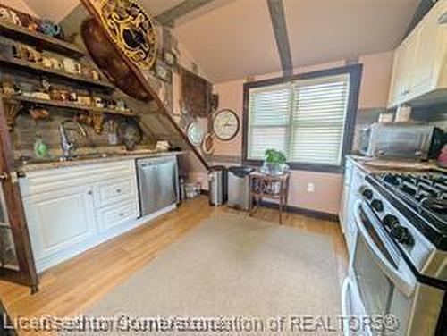 55 Grant Street, Chatham, ON - Indoor Photo Showing Kitchen