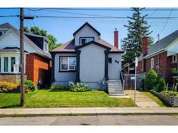 39 Weir Street S Hamilton, ON L8K 3A3