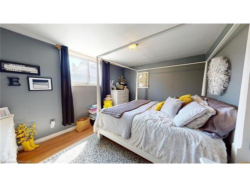 617 16Th Avenue, Hanover, ON - Indoor Photo Showing Bedroom