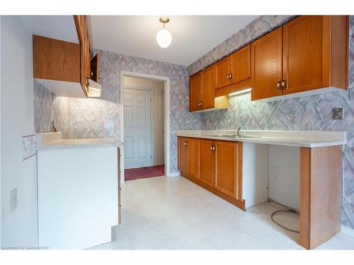 212-416 Limeridge Road E, Hamilton, ON - Indoor Photo Showing Kitchen