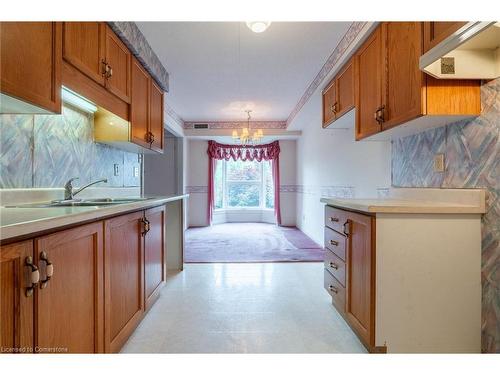 212-416 Limeridge Road E, Hamilton, ON - Indoor Photo Showing Kitchen