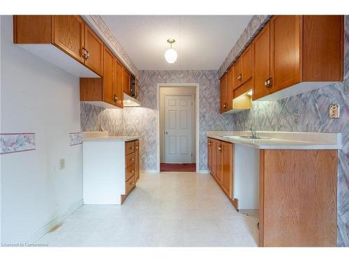 212-416 Limeridge Road E, Hamilton, ON - Indoor Photo Showing Kitchen