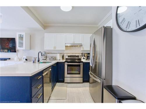 94 Benziger Lane, Stoney Creek, ON - Indoor Photo Showing Kitchen