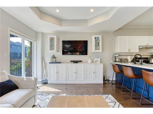 94 Benziger Lane, Stoney Creek, ON - Indoor Photo Showing Living Room