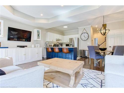 94 Benziger Lane, Stoney Creek, ON - Indoor Photo Showing Living Room