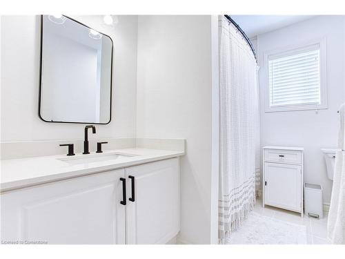 94 Benziger Lane, Stoney Creek, ON - Indoor Photo Showing Bathroom