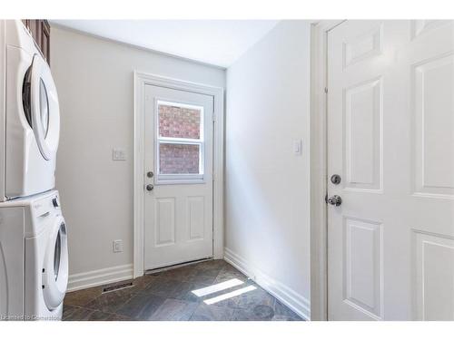 2185 Meadowland Drive, Oakville, ON - Indoor Photo Showing Laundry Room