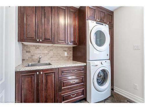 2185 Meadowland Drive, Oakville, ON - Indoor Photo Showing Laundry Room