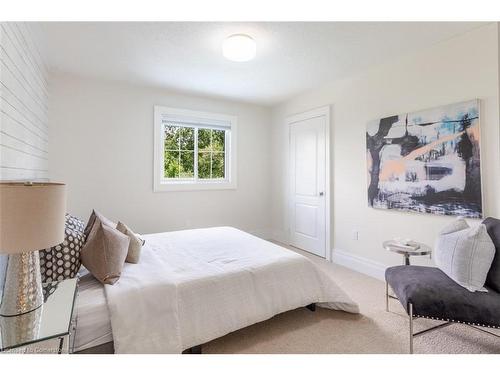 2185 Meadowland Drive, Oakville, ON - Indoor Photo Showing Bedroom