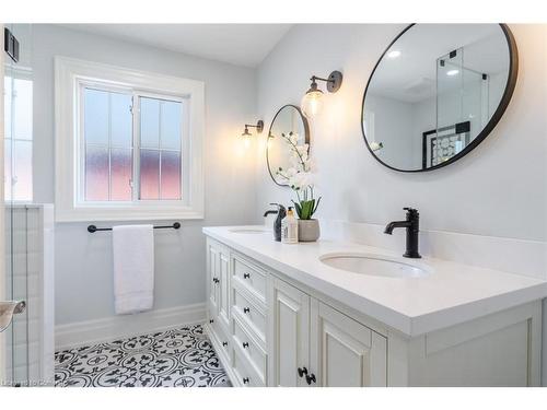 2185 Meadowland Drive, Oakville, ON - Indoor Photo Showing Bathroom